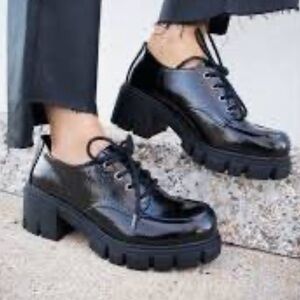 Dirty Laundry “Noyze” Dark Olive Chunky Heel Lace-up Shoes